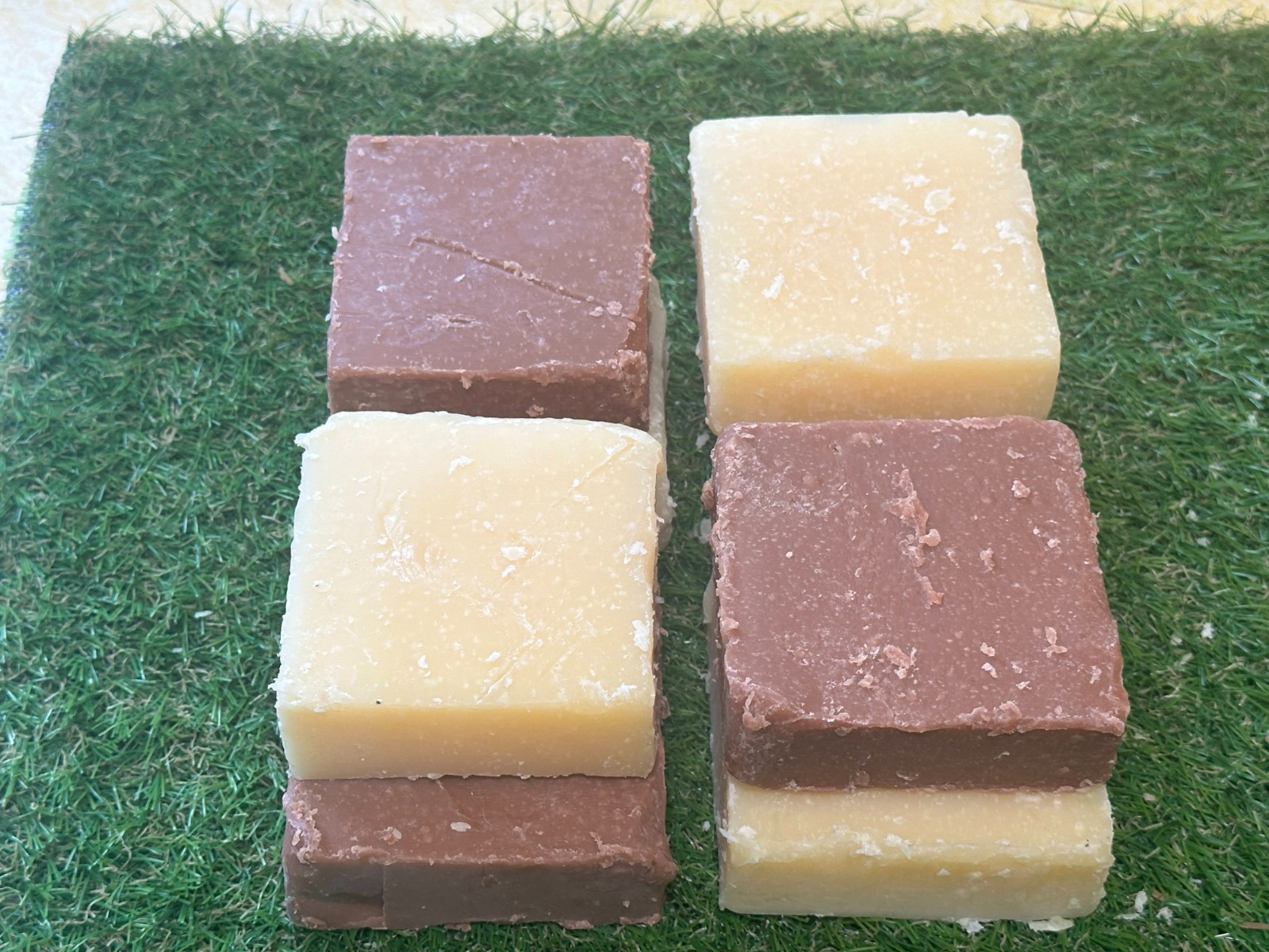8 Bars Of Dr. Squatch Soap (Factory Reject-No Box) 4 Alpine Sage ** 4 Gold Moss