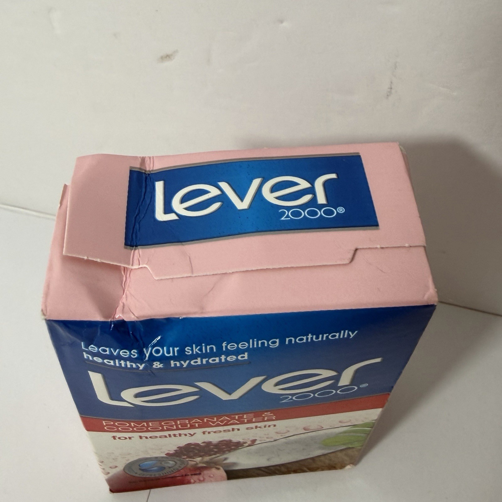 Lever 2000 Pomegranate & Coconut Water Bar Soap 3 oz