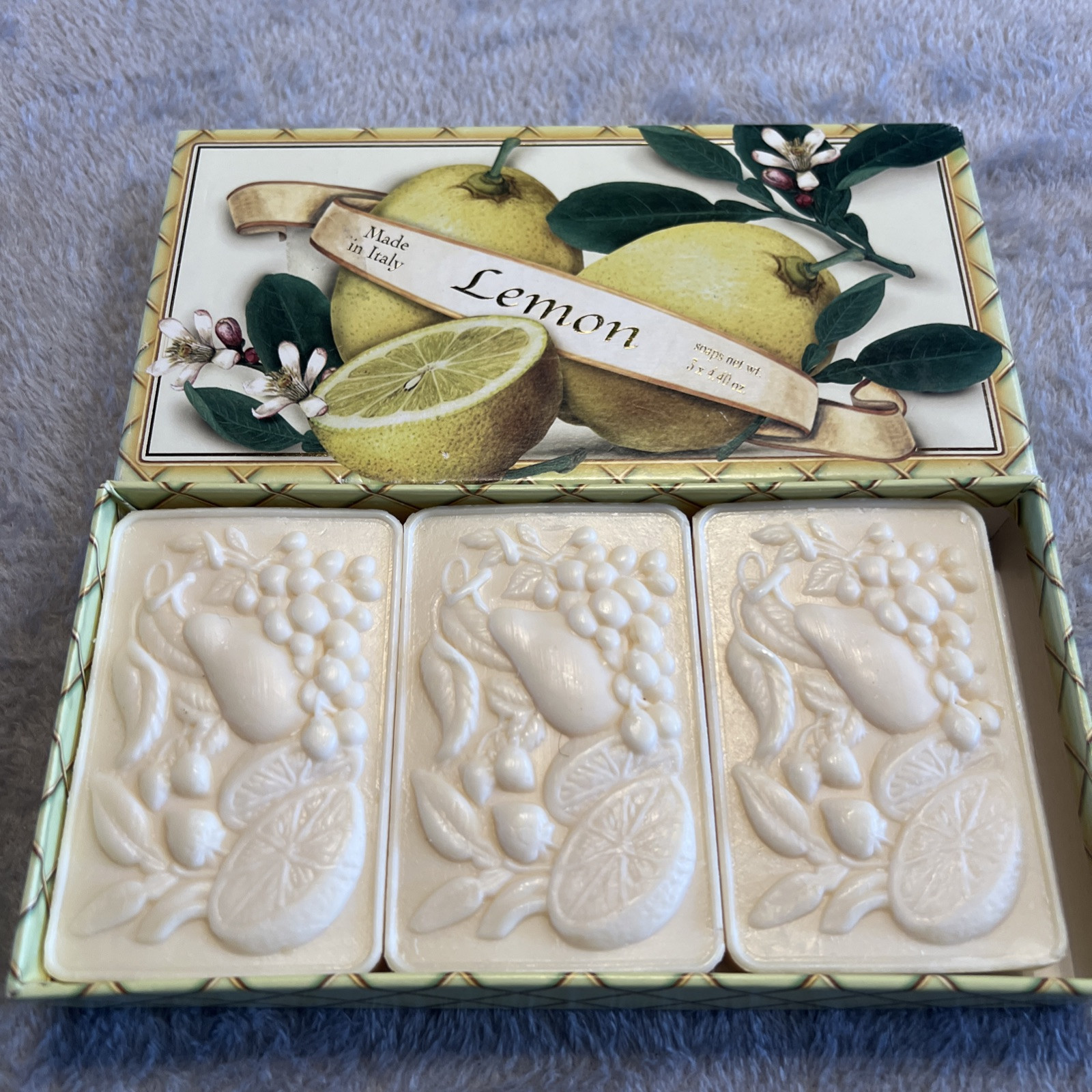 Saponificio Artigianale Fiorentino Green Tea and Lemon Scented Soap Set of 3