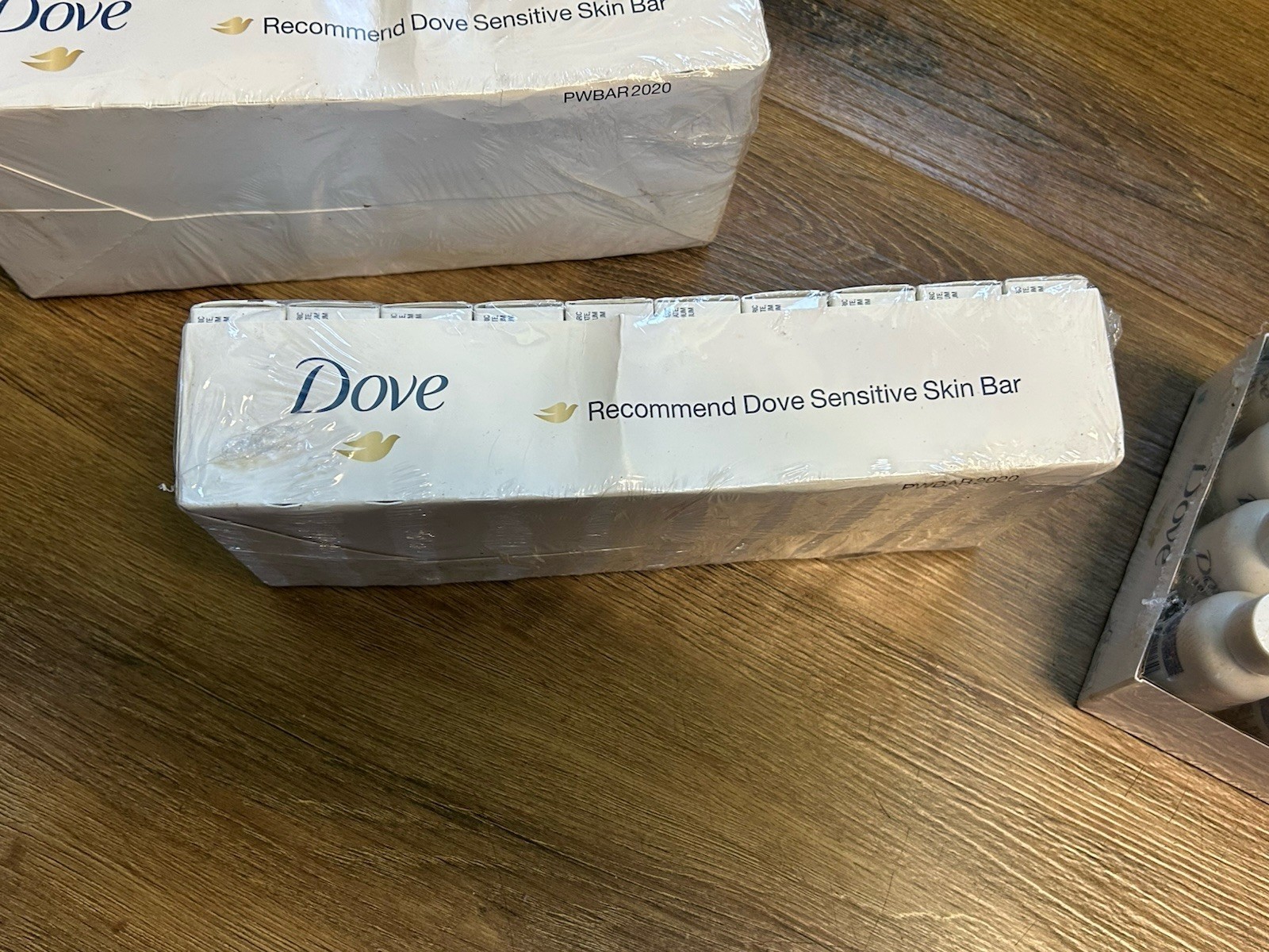 60 – Dove Sensitive Skin Beauty Bars 1 Oz Each And 24 Travel Wash Bottles