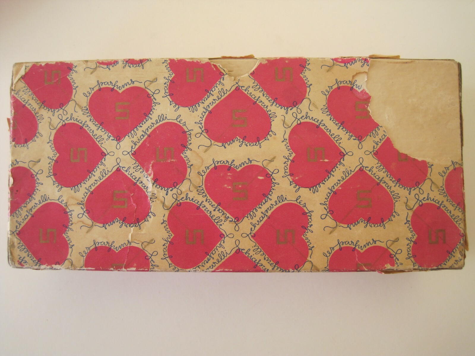 RARE Vintage SCHIAPARELLI 6 Surreal Heart Soaps 0.9 Oz SHOCKING Total 5.4 Oz IOB
