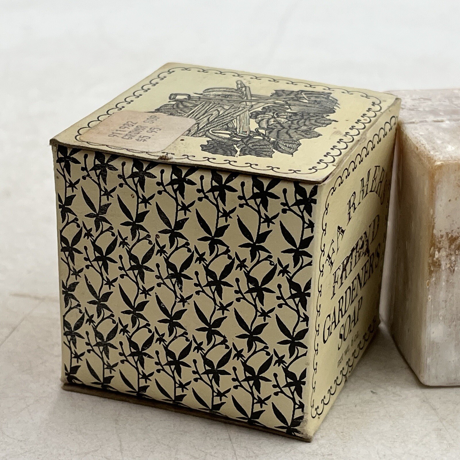 BURTS BEES Farmers Friend Gardeners Soap 6 oz Cube Bar Earth Friendly HTF