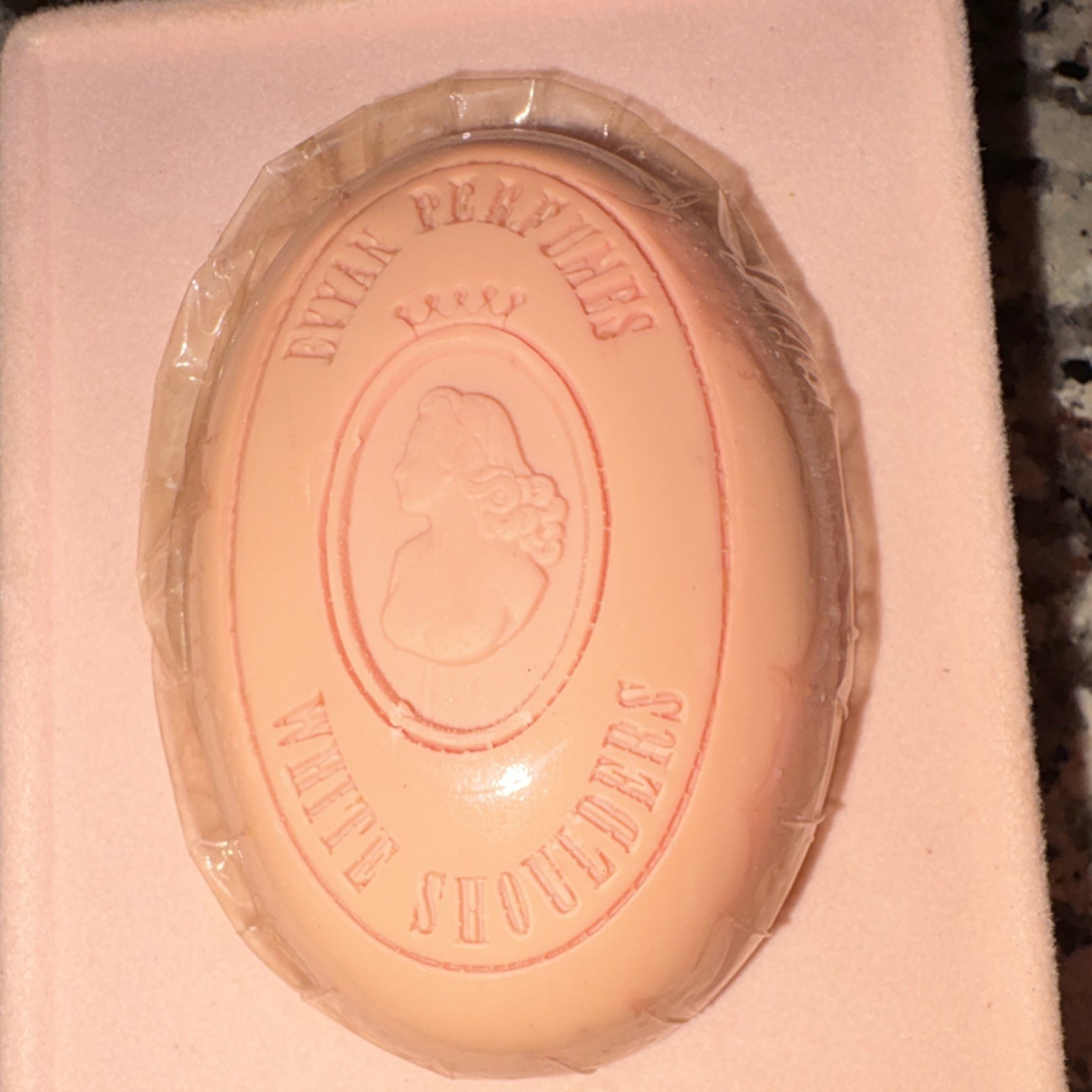 Evyan Perfumes White Shoulders Luxury Soap 4 oz / 113 g Peach Oval Portrait