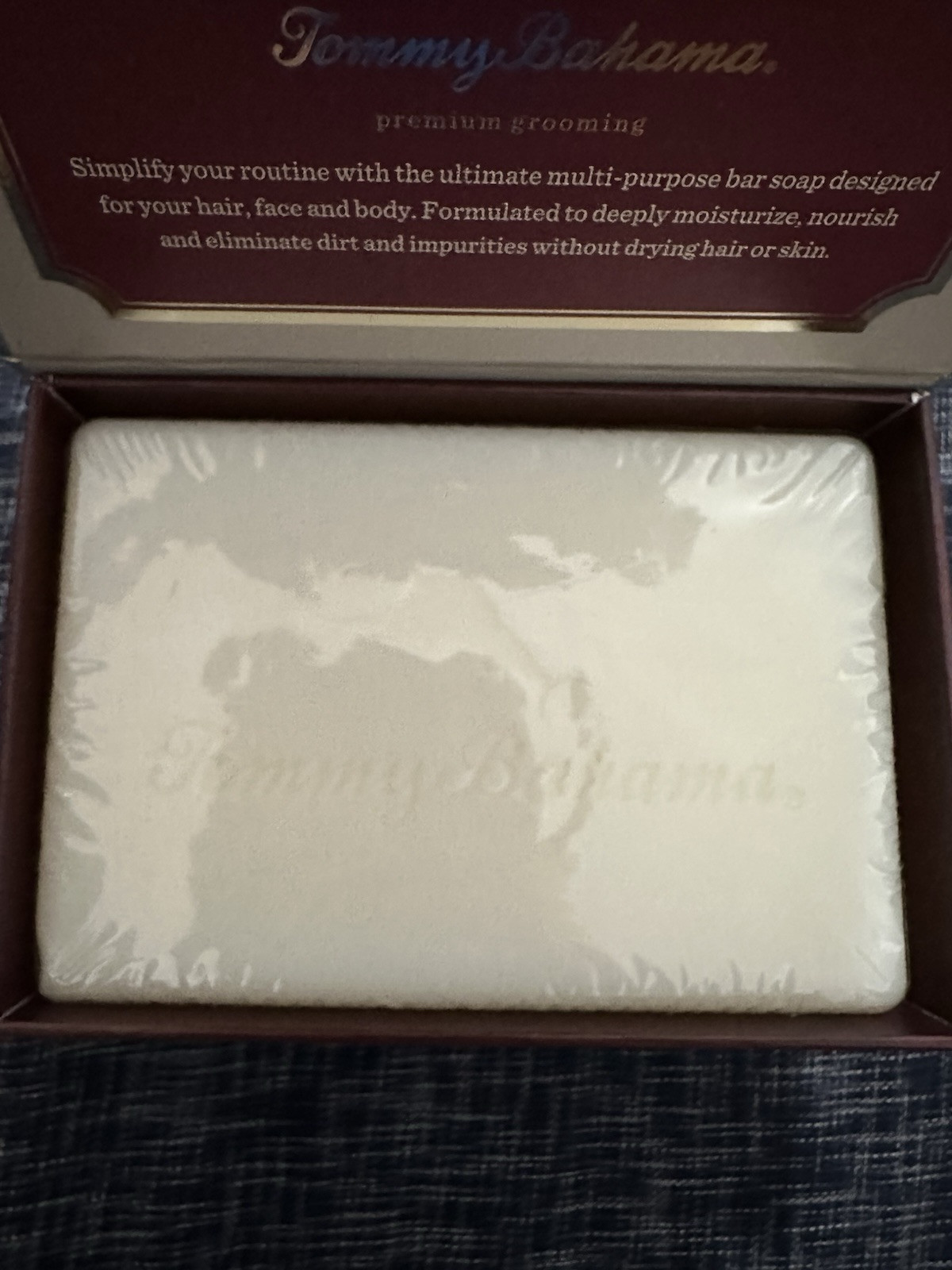 Tommy Bahama Bar Soap For Men – Bourbon & Oak – Hair / Face / Body ( 10oz )