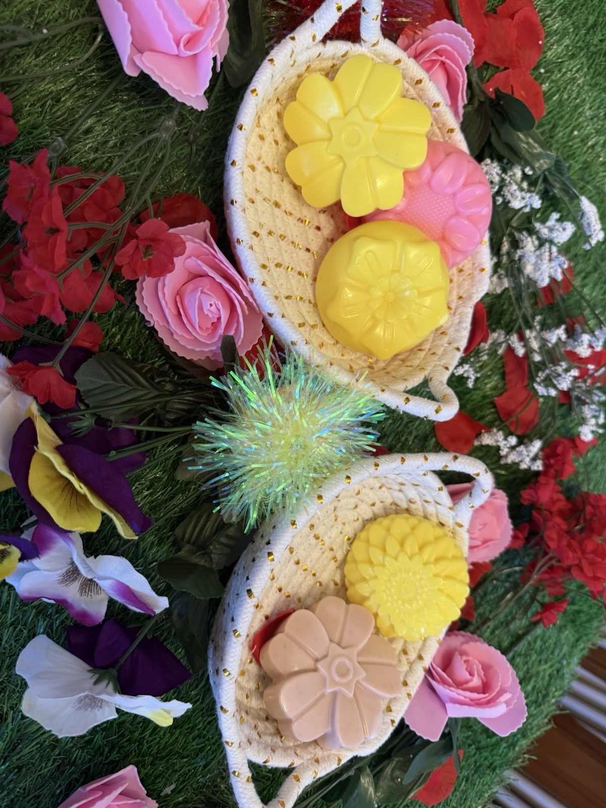 Multicolor Floral Disc Shape Assorted Soap Set for Body and Hands