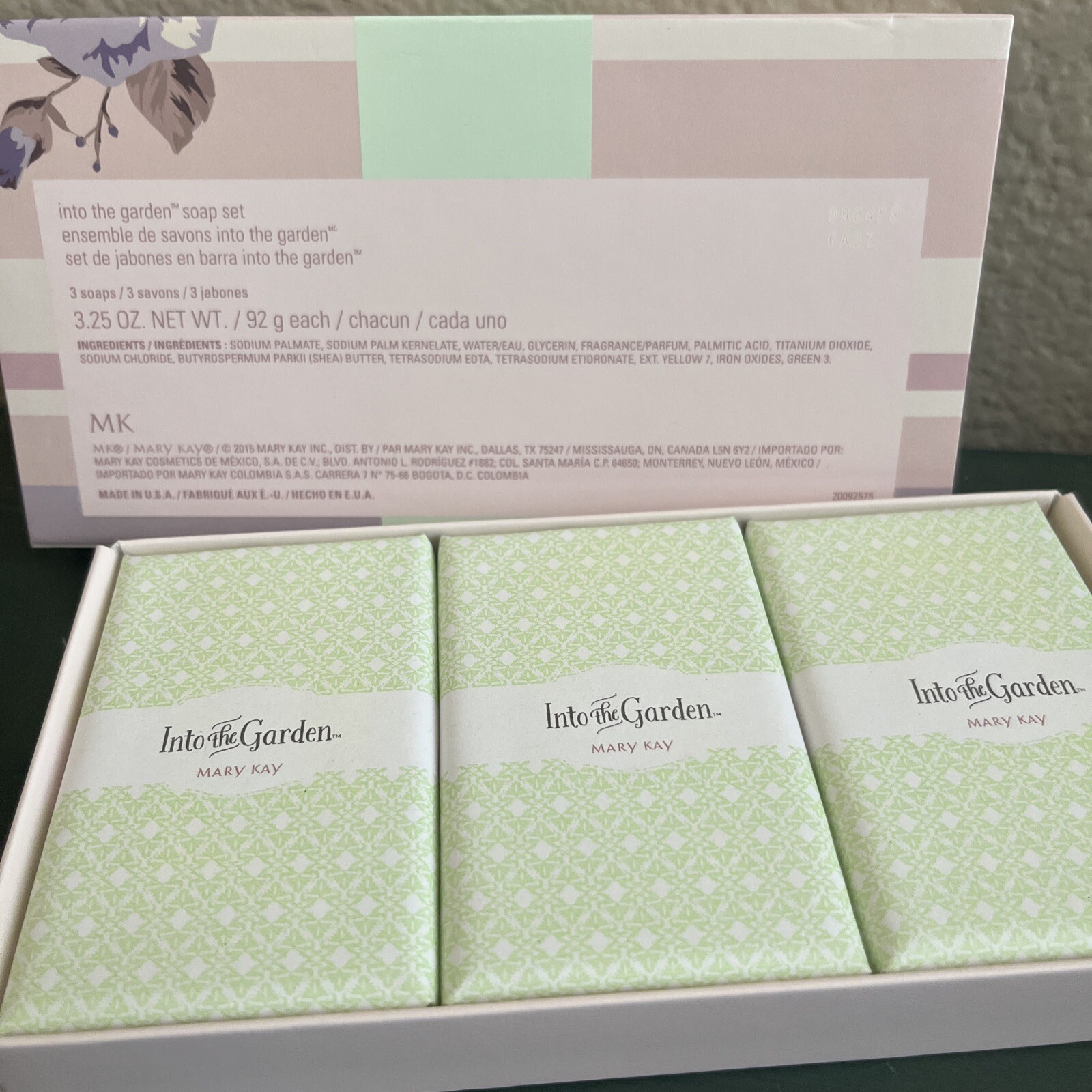 MARY KAY INTO THE GARDEN SOAP SET~3 BARS OF SOAP~DISCONTINUED~FULL SIZE~NIB!