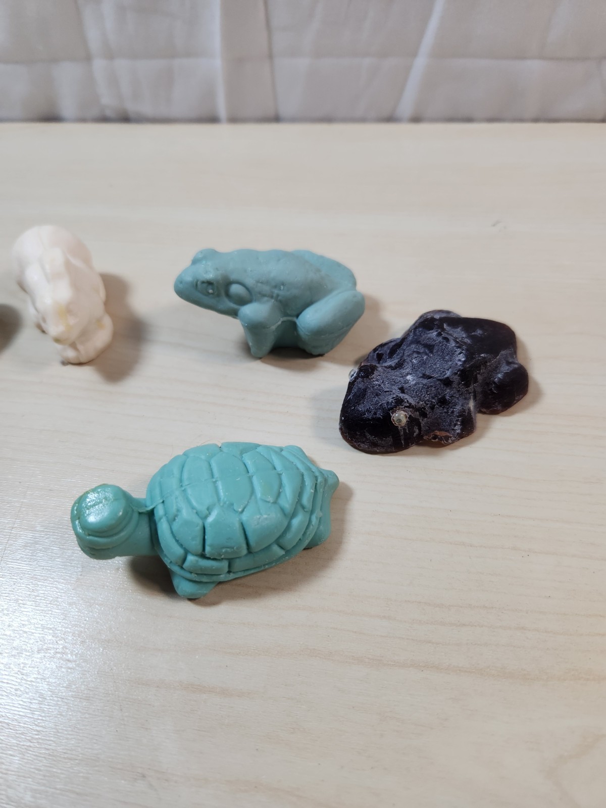 Vintage Multi Size Shaped Soap Lot Rabbits Bug Frog Turtle Fish Multi Colored_AI