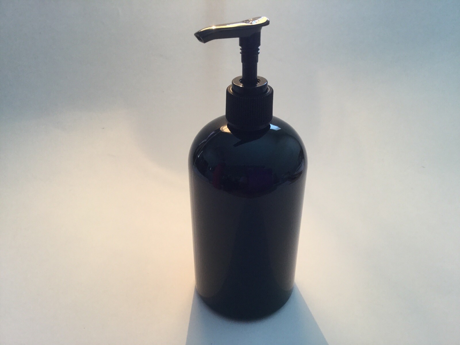 16 oz PET Plastic BPA Free 24/410 Black Boston Round Bottles with caps SALE