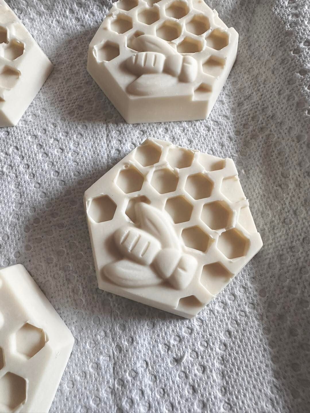 🐝🍯 Honeycomb Tallow Soap Bars 🍯🐝 @ ENCHANTED DREAMS SOAPERY