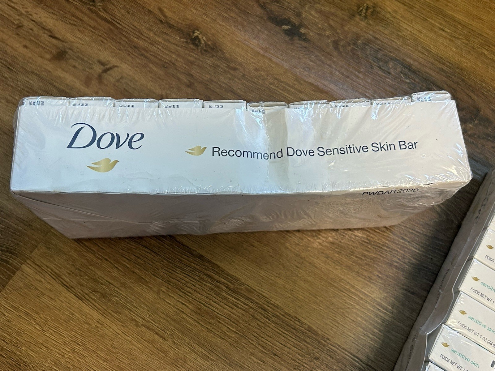 60 – Dove Sensitive Skin Beauty Bars 1 Oz Each And 24 Travel Wash Bottles