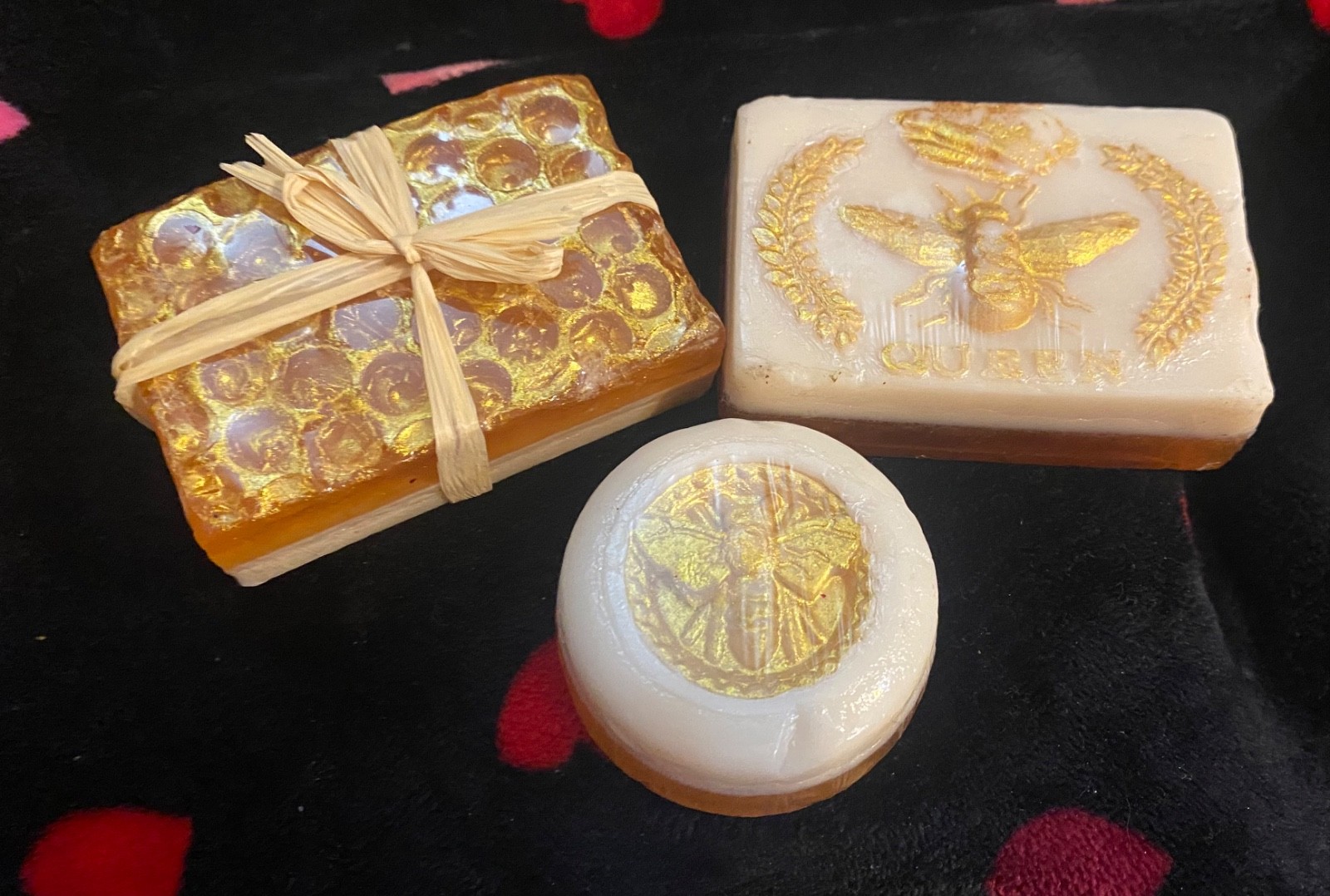 YWC Homemade Queen Bee Honeycomb Honey Bee Soap Set of 3 Rare VTG GrannyCore