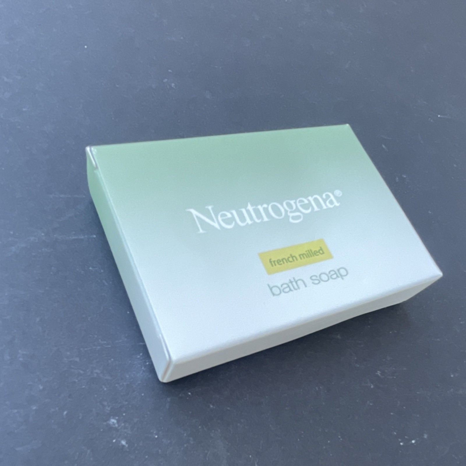 Neutrogena French Milled Rectangular Bath Soap Lot of 5, Light Green/White great