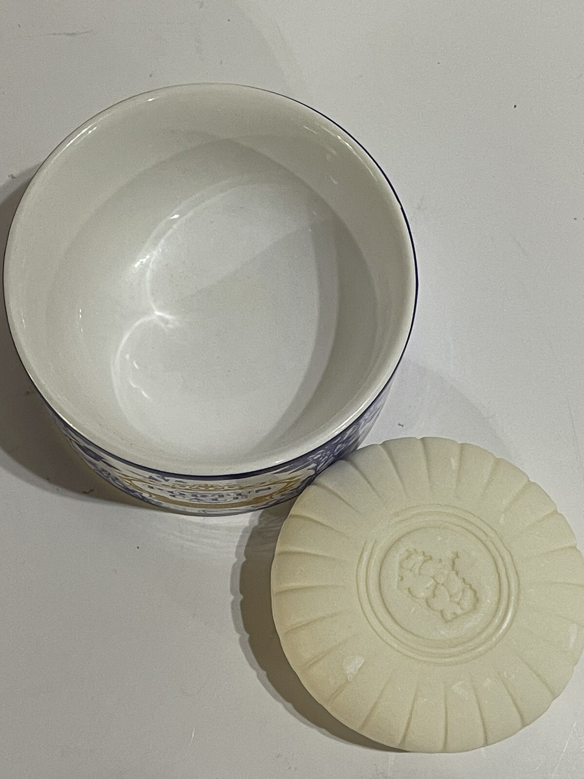 Castelbel Portus Cale Gold and Blue Pink Pepper and Jasmine Soap Dish w/ Lid 4″