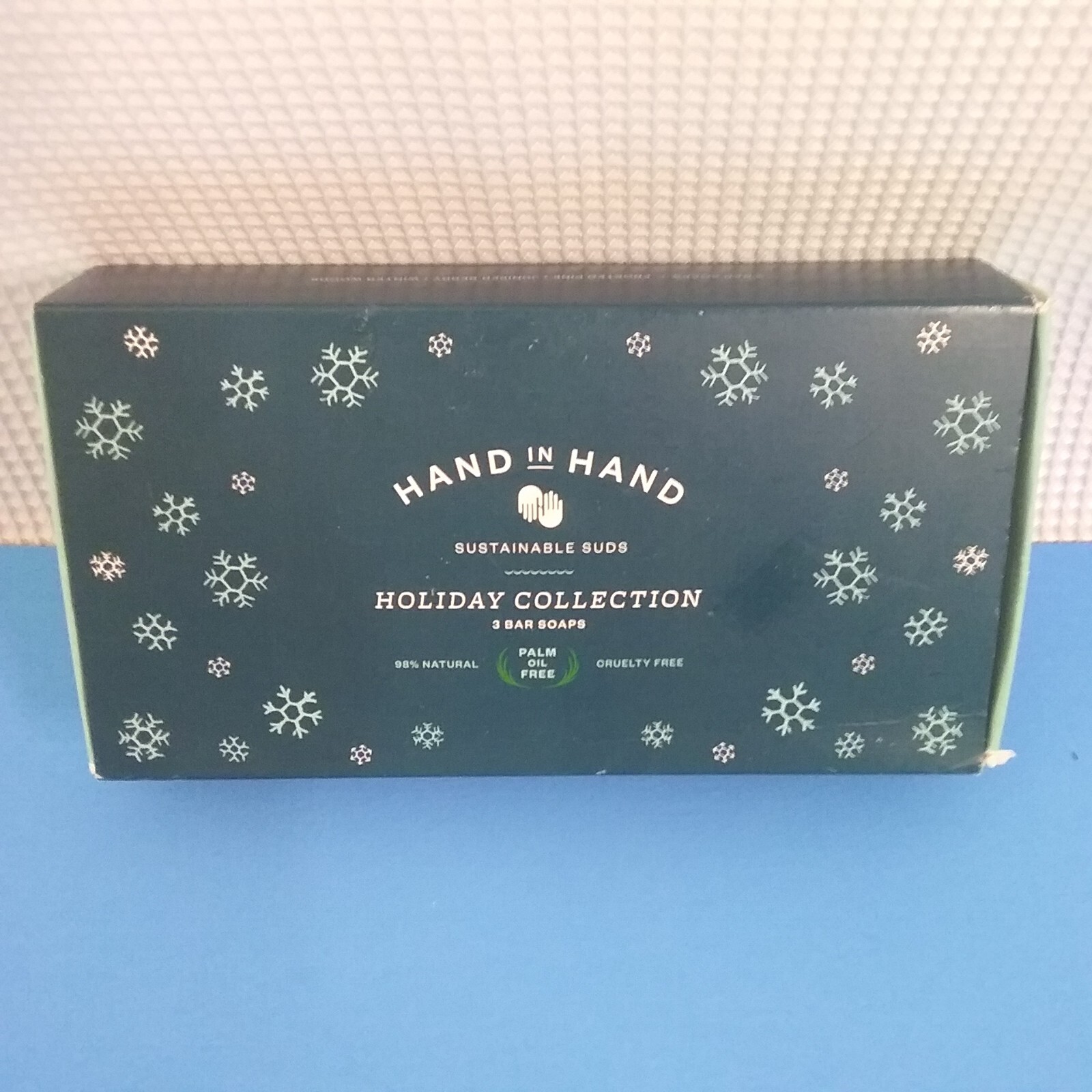 Hand in Hand Set of 3 Bath Soaps Holiday Collection 7 oz each 98% Natural NIB