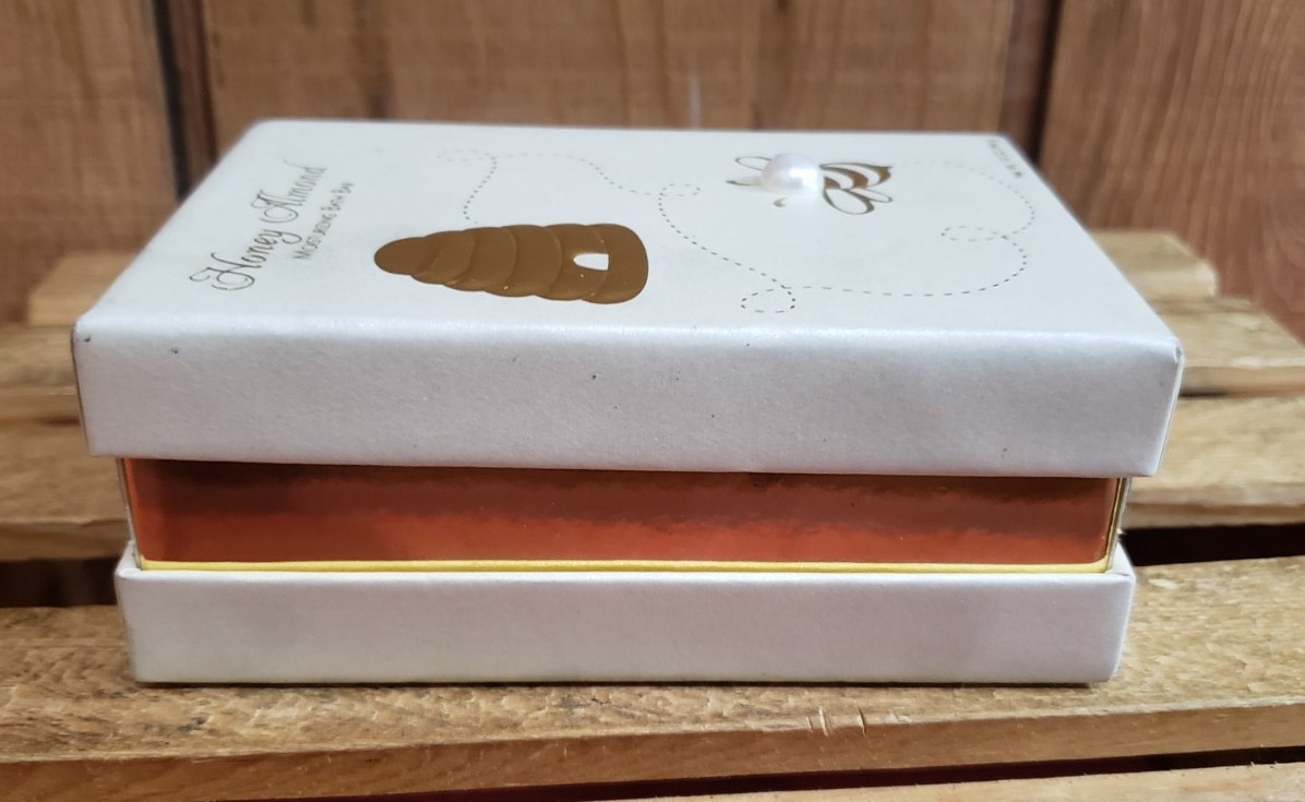 HONEY ALMOND Scented Moisturizer Soap Bar 12oz in Decorative Box Pearl Bee New