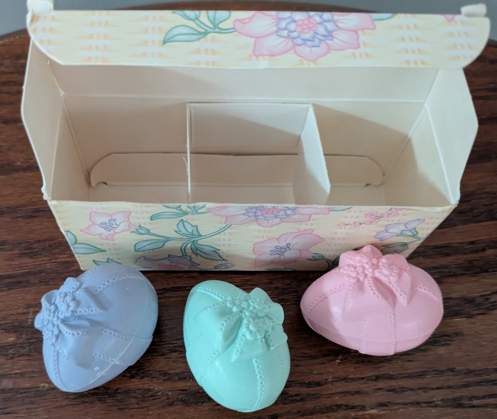 VTG Avon “PASTEL ‘N PRETTY” Bowed Easter Egg Soap 3 pcs Spring Purple Pink Green