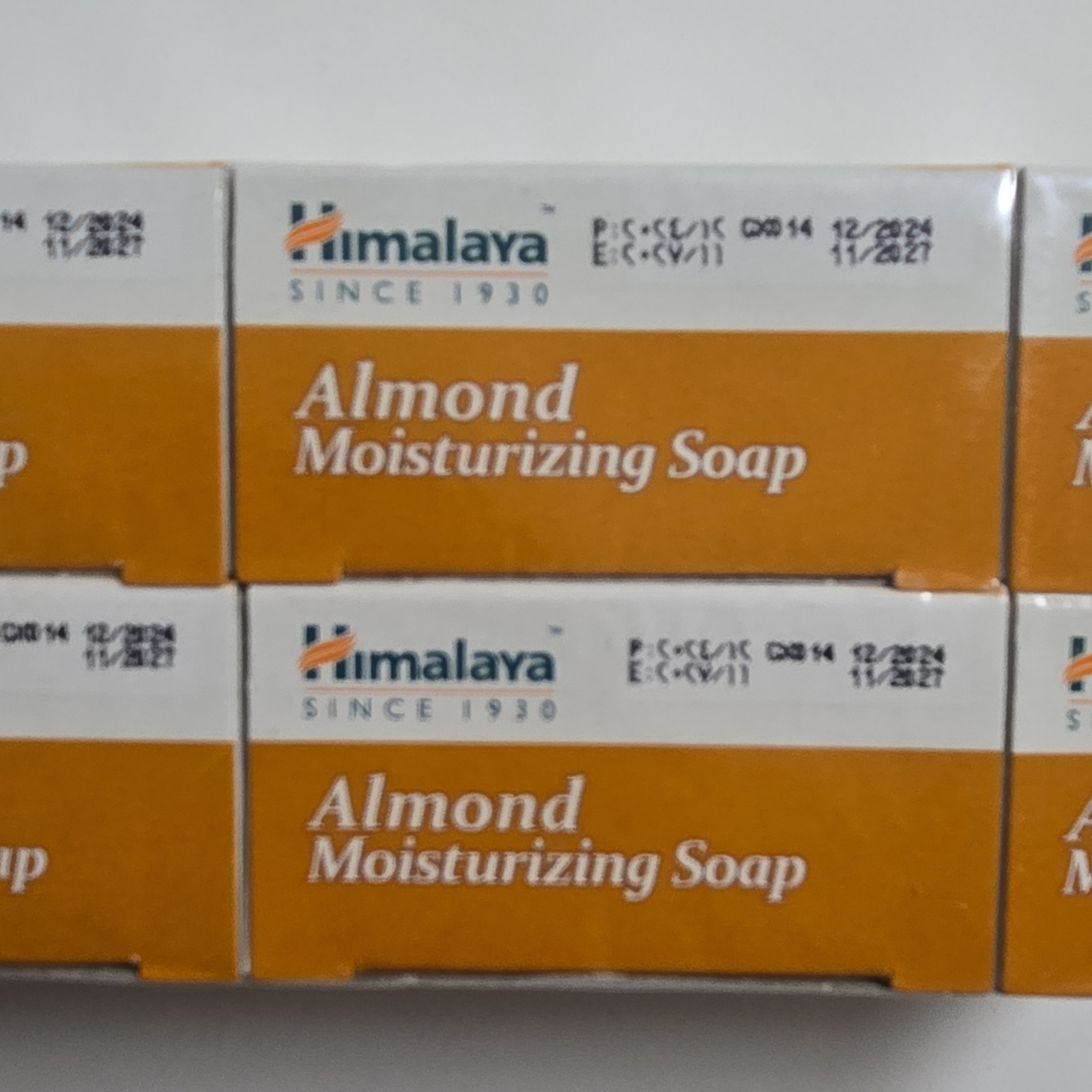 Himalaya Almond Oil Moisturizing Soap for Body & Face, Dry Skin, 125g 6 bars