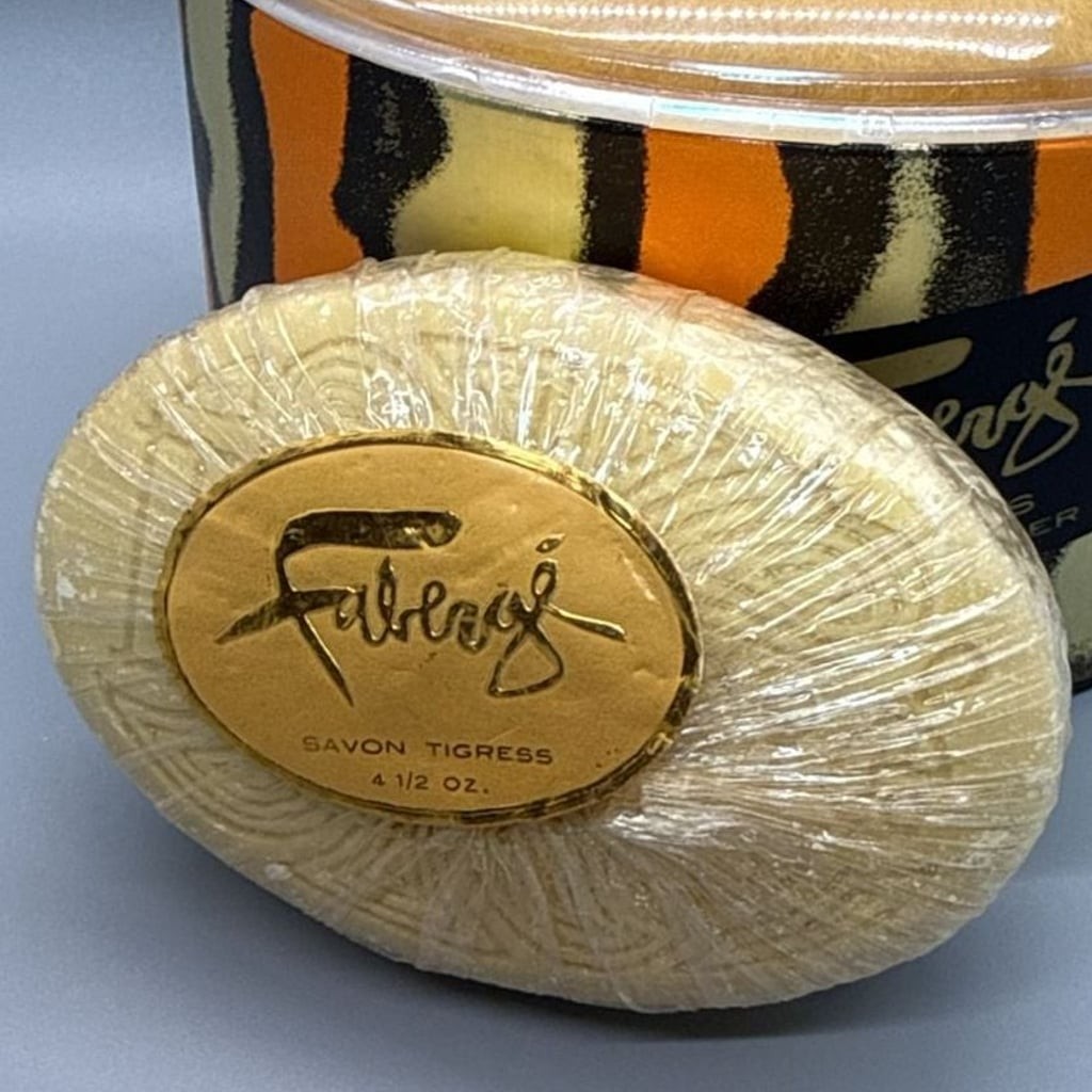 NOS Faberge Tigress Bath Powder, Original Puff & Savon Tigress Soap Set New Vtg
