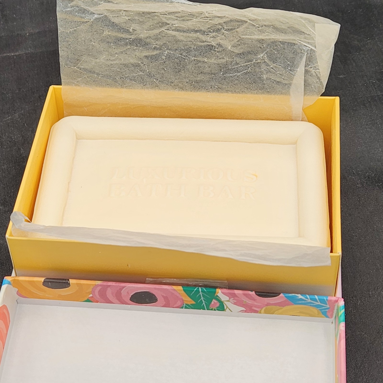 Simple Pleasures Honey Almond Scented Bath Soap 12 oz Bar Circa 2018 New