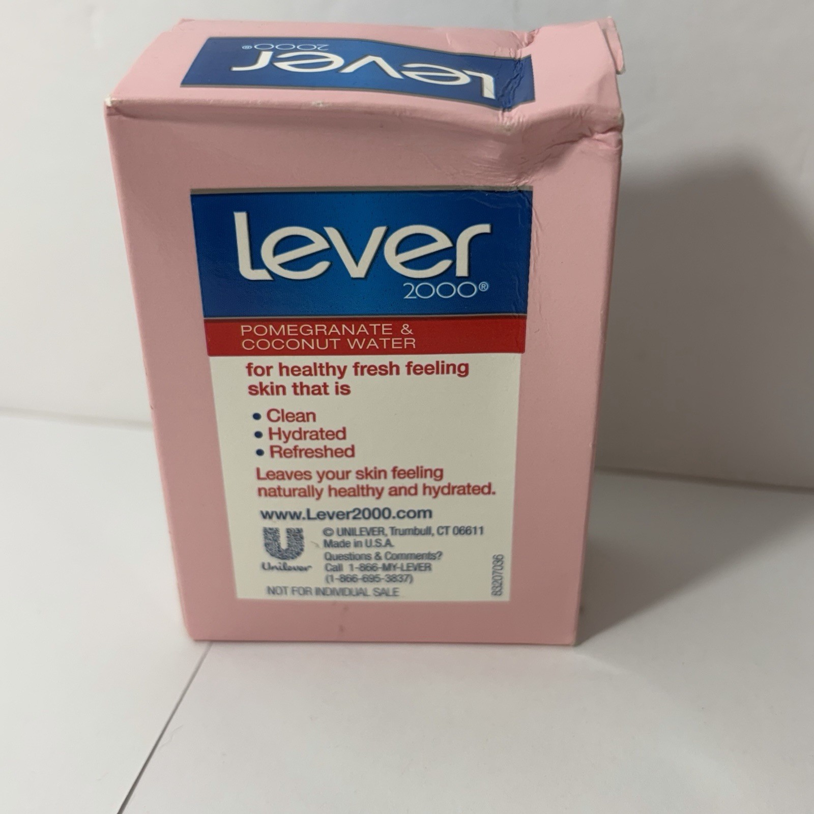 Lever 2000 Pomegranate & Coconut Water Bar Soap 3 oz